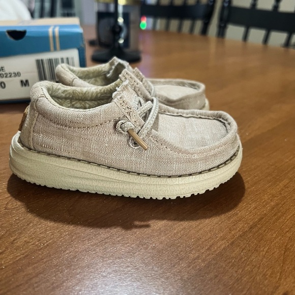 Hey Dude Toddler Shoes - Tan Size 6 - Picture 4 of 6